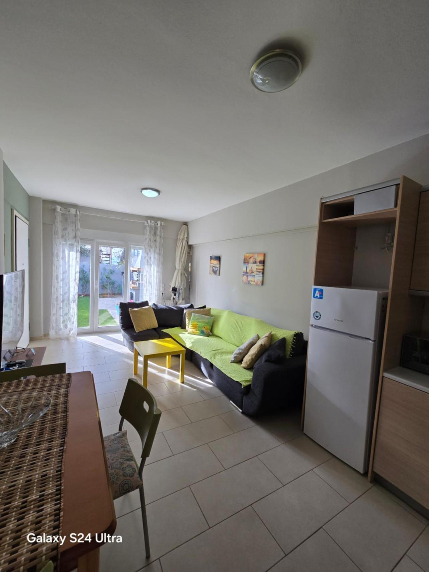 Harry'S Apartment Lagonisi Extérieur photo
